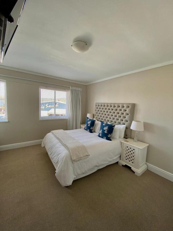 18 Quay West, Waterfront *